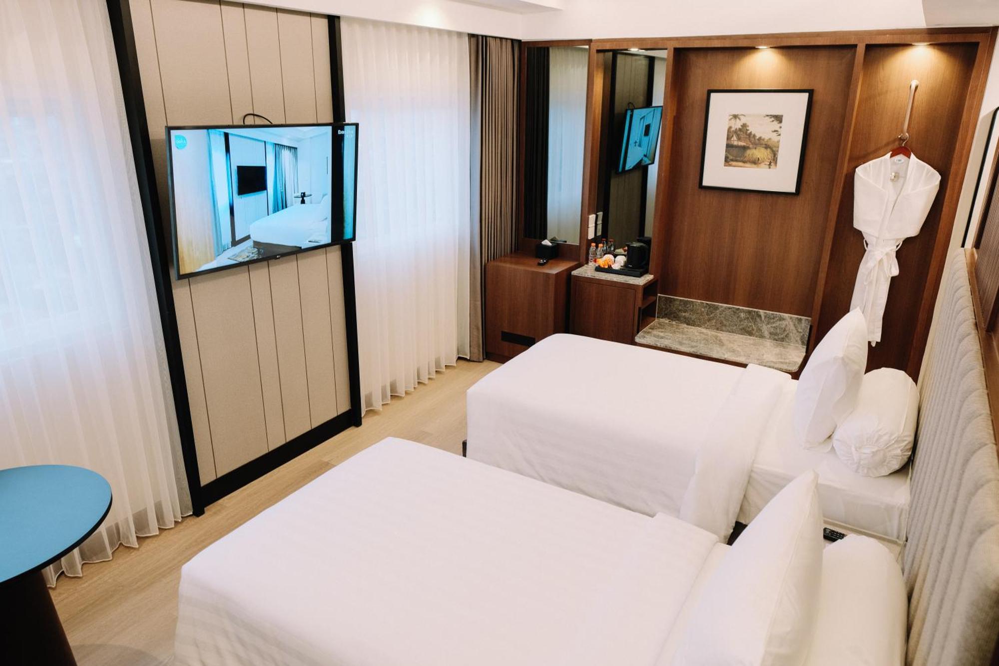 Deka Hotel Surabaya Hr Muhammad Exterior foto