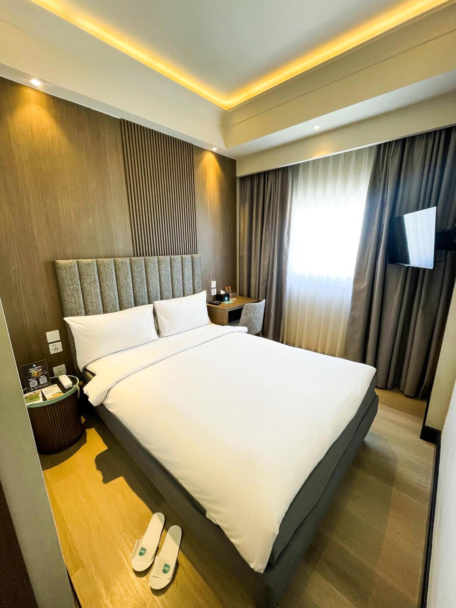 Deka Hotel Surabaya Hr Muhammad Exterior foto
