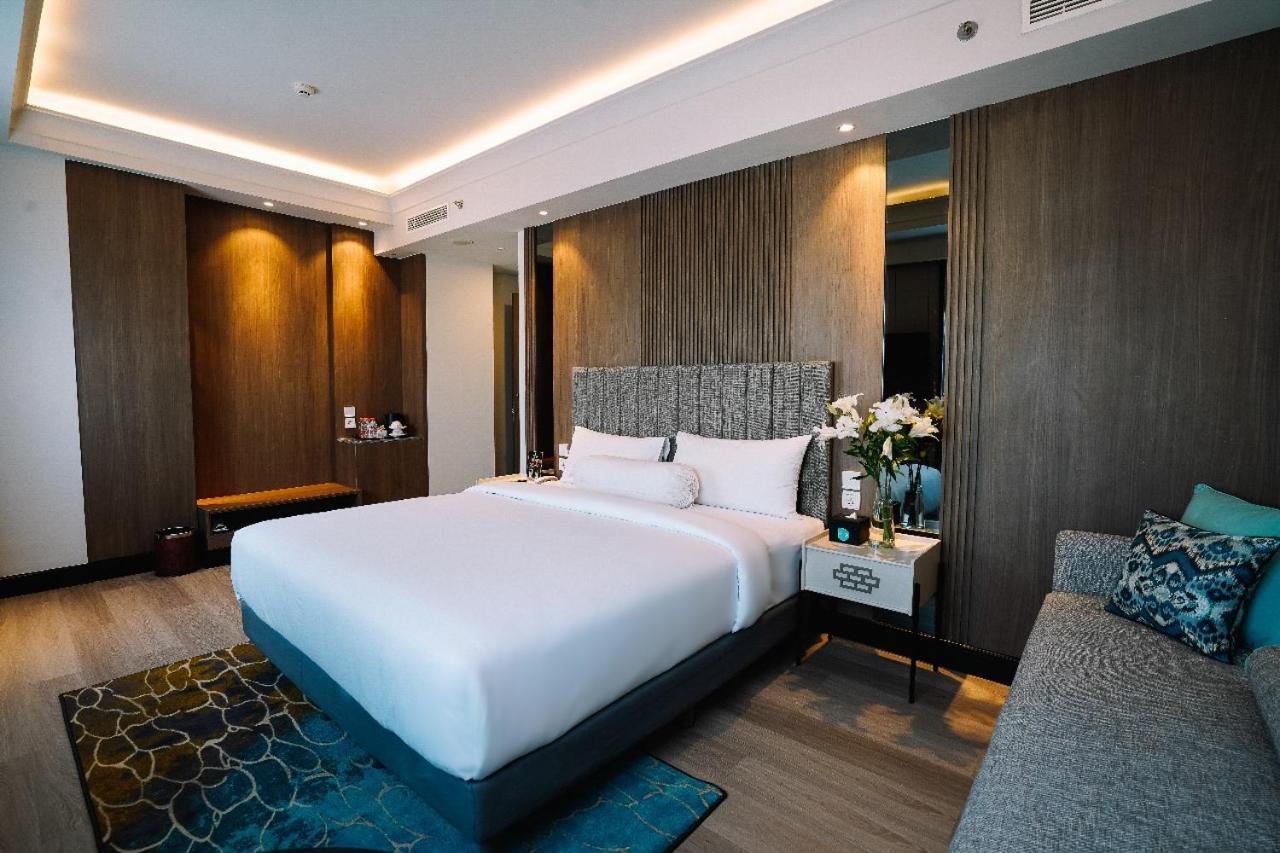 Deka Hotel Surabaya Hr Muhammad Quarto foto